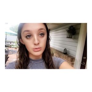 Meet your Posher, Alicia